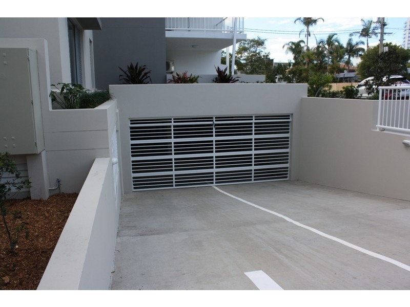 10 Ahern Street, Labrador QLD 4215