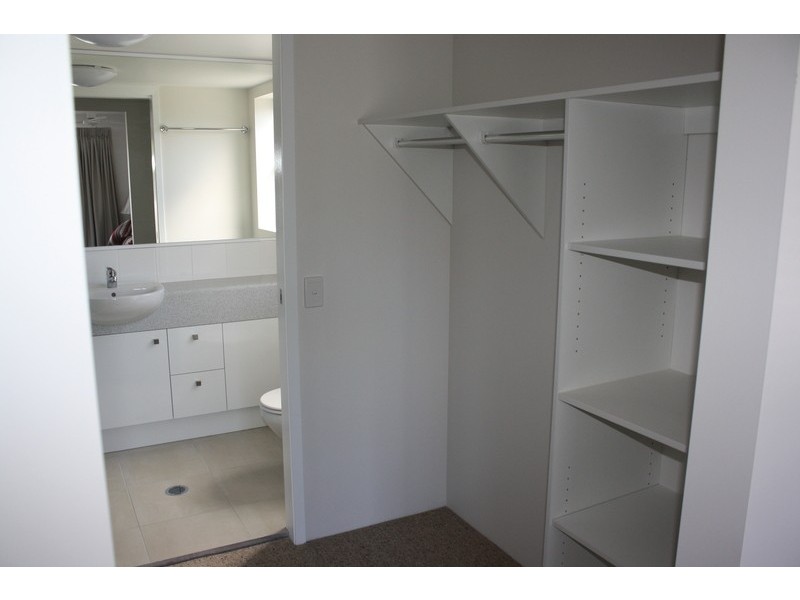 10 Ahern Street, Labrador QLD 4215