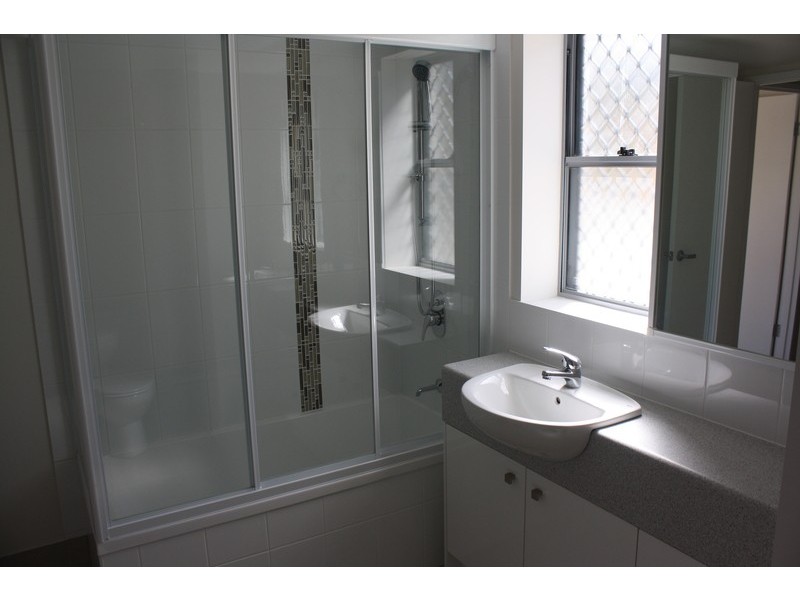 10 Ahern Street, Labrador QLD 4215