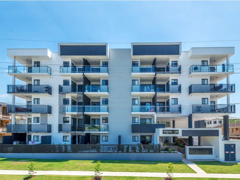 327, 439/120 Melton Road, Nundah QLD 4012