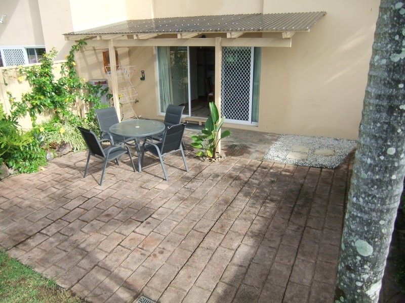 50 St Kevins Ave, Benowa QLD 4217