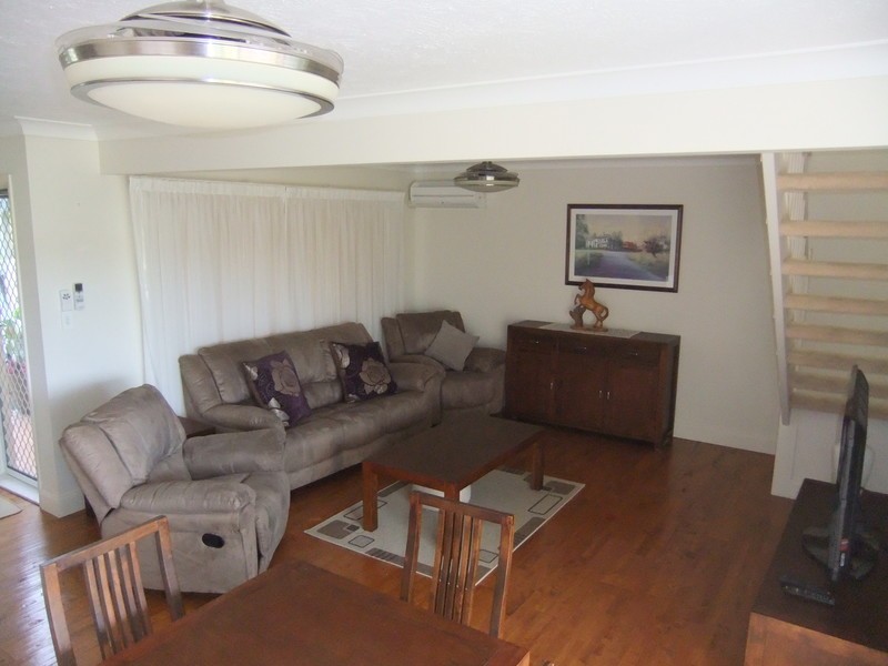 50 St Kevins Ave, Benowa QLD 4217