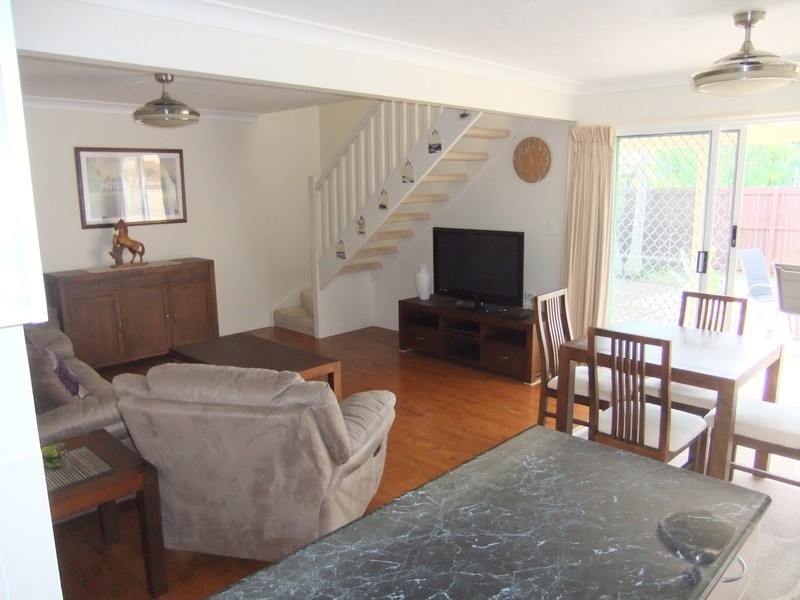 50 St Kevins Ave, Benowa QLD 4217