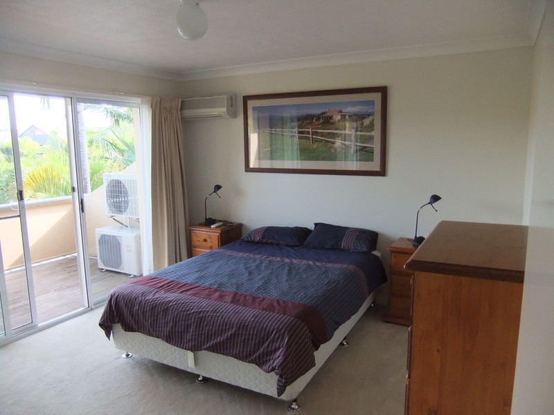 50 St Kevins Ave, Benowa QLD 4217