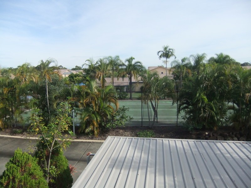 50 St Kevins Ave, Benowa QLD 4217