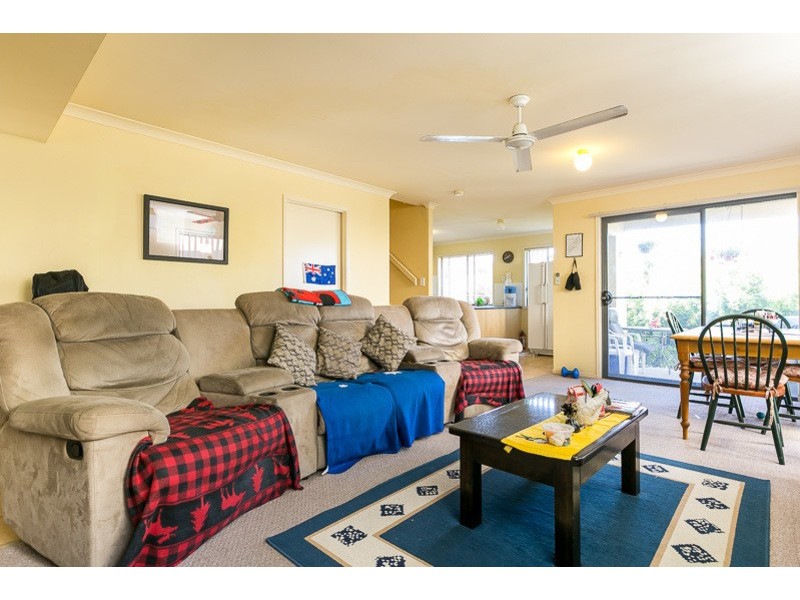 1/1 Santa Isobel Blvd, Pacific Pines QLD 4211