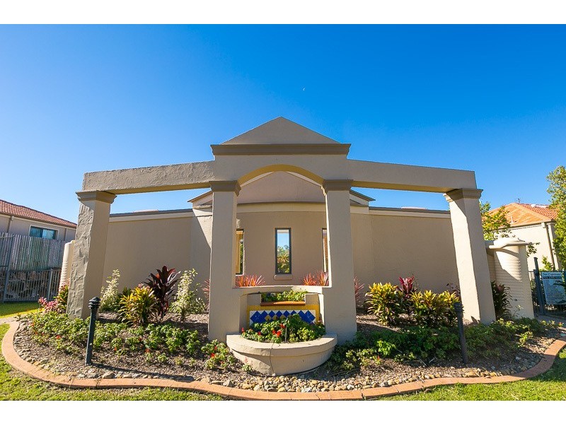 1/1 Santa Isobel Blvd, Pacific Pines QLD 4211