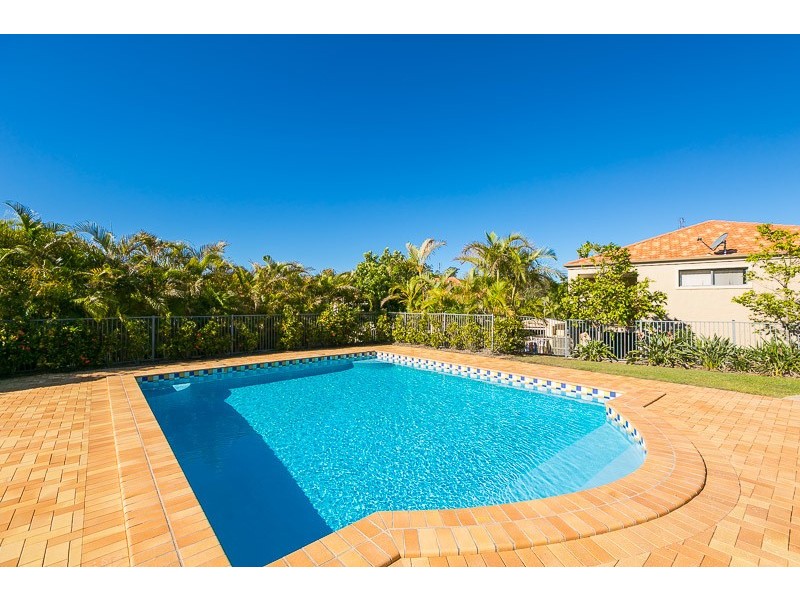 1/1 Santa Isobel Blvd, Pacific Pines QLD 4211