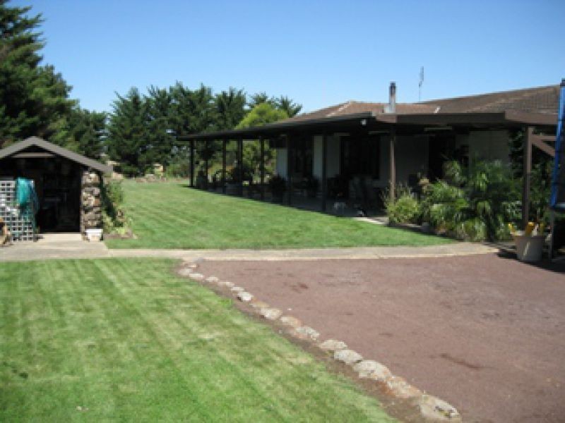 1406 Lismore-Pitfield Road, Wallinduc VIC 3351