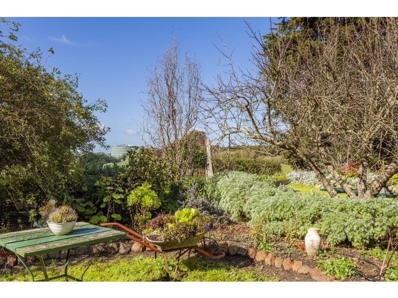 975 Mount Duneed Road, Freshwater Creek VIC 3216