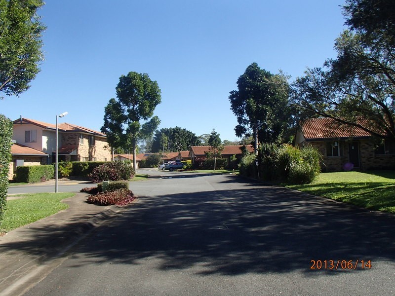 villa for rent @/11 waterford court, Bundall QLD 4217