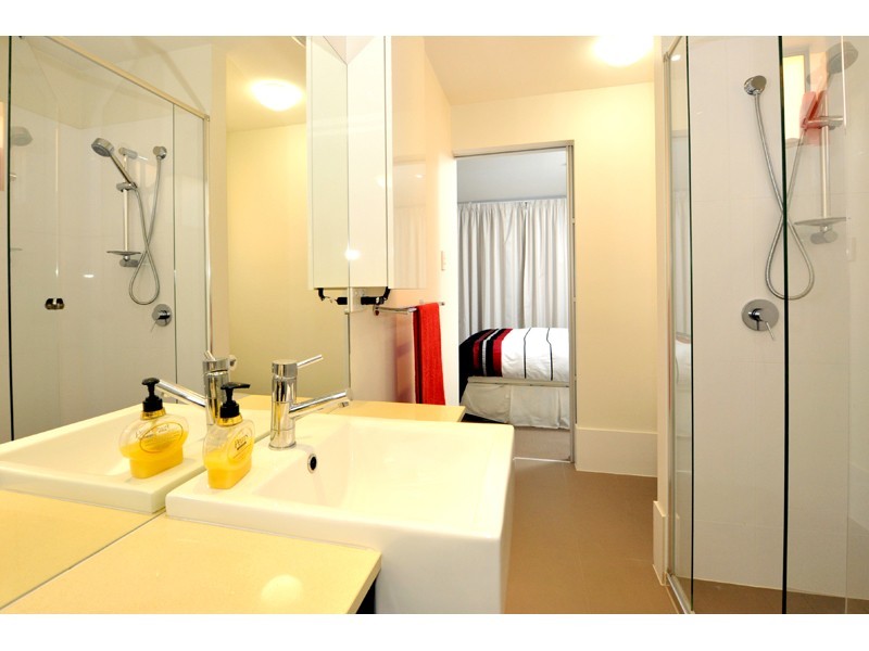 5 Malcolm St, Hawthorne, Bulimba QLD 4171