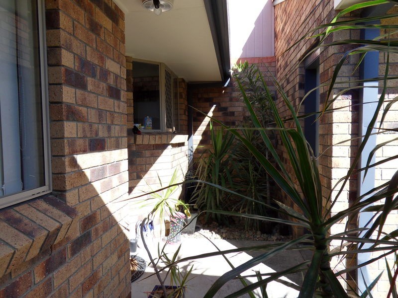 modern villa  @ 11 waterford court, Bundall QLD 4217