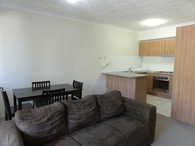 8 Whitby Street, Southport QLD 4215