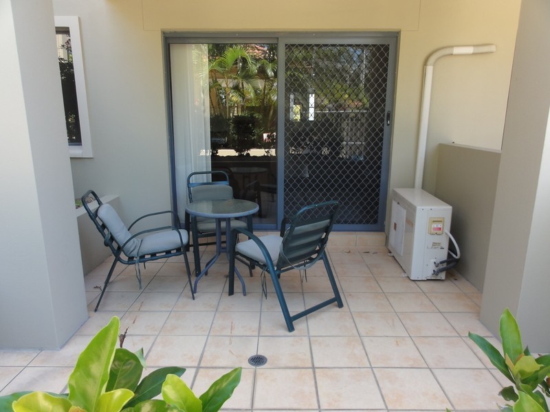 8 Whitby Street, Southport QLD 4215