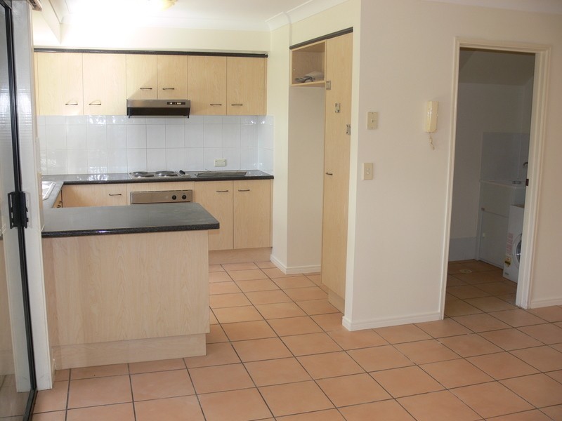 17/19 Harrow Place, Arundel QLD 4214