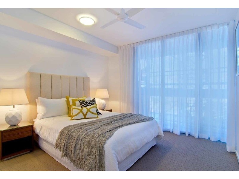 17 Bath, Labrador QLD 4215