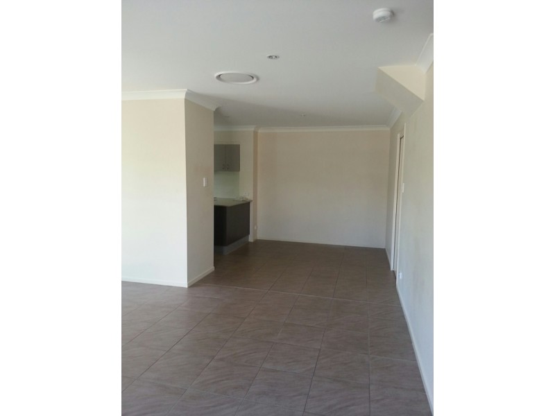 17/2 weir drive, Upper Coomera QLD 4209