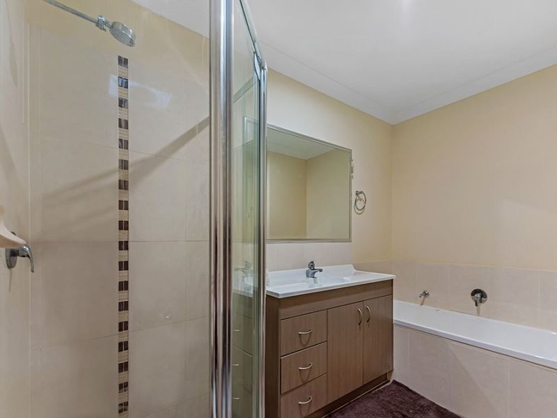 17/2 weir drive, Upper Coomera QLD 4209