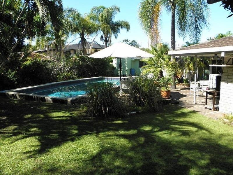 9 Moorilla Place, Broadbeach Waters QLD 4218