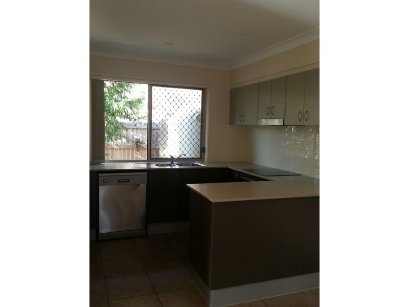 33/2 Weir Drive, Upper Coomera QLD 4209