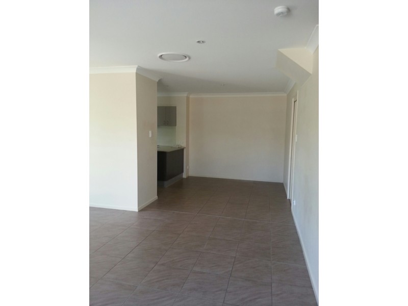 33/2 Weir Drive, Upper Coomera QLD 4209