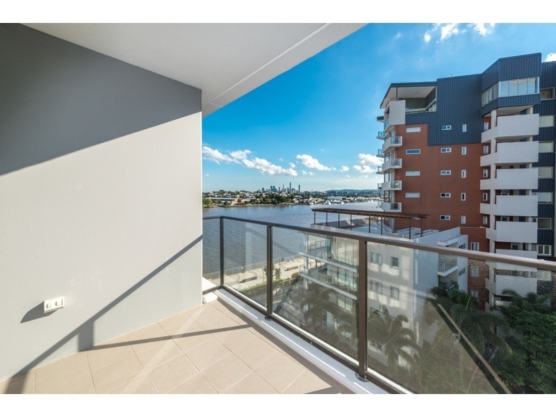 2008/37D  Harbour Road, Hamilton QLD 4007