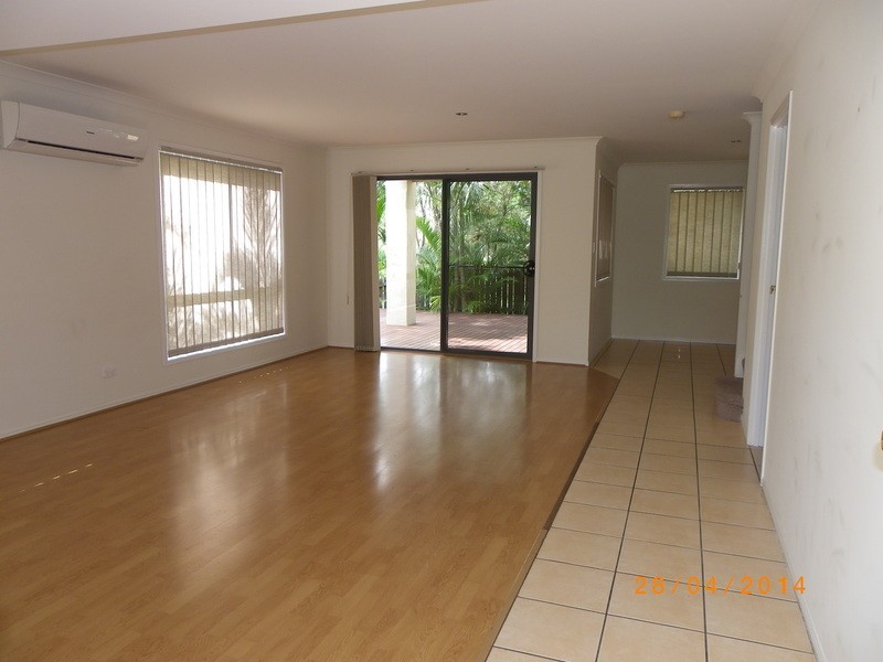 35/1-15 Santa Isobel Blvd, Pacific Pines QLD 4211