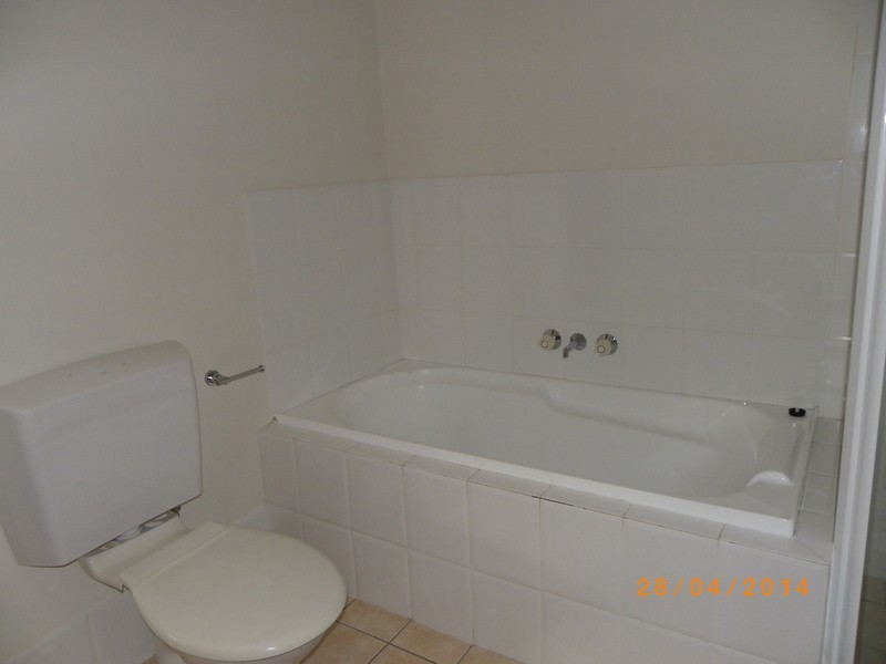 35/1-15 Santa Isobel Blvd, Pacific Pines QLD 4211