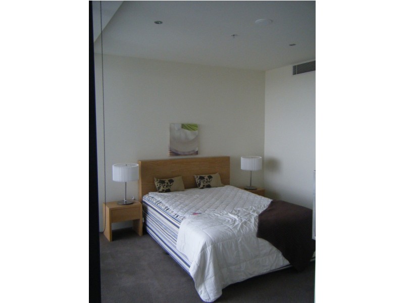 301/4 WAHROONGA PLACE, Surfers Paradise QLD 4217