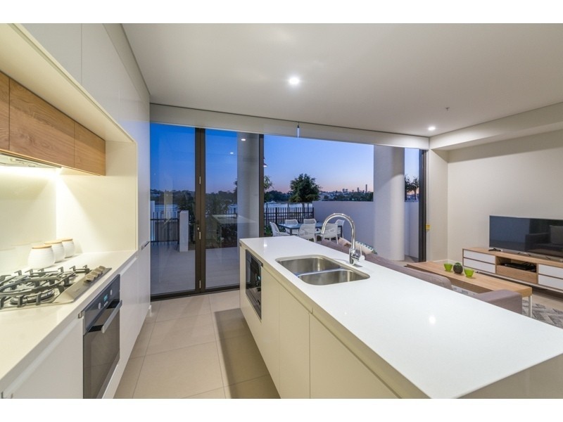 20406/37D  Harbour Road, Hamilton QLD 4007