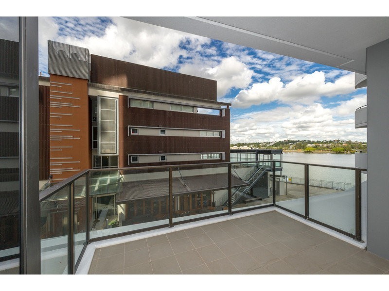 200301/37D Harbour Road, Hamilton QLD 4007