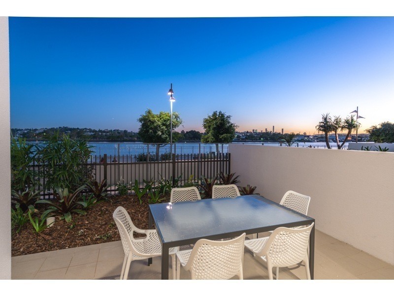 2006/37D  Harbour Road, Hamilton QLD 4007