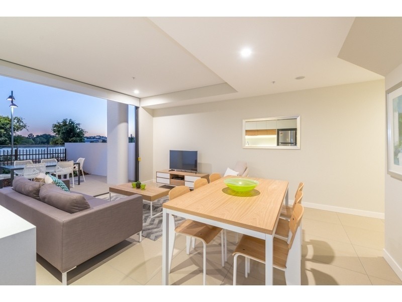 2006/37D  Harbour Road, Hamilton QLD 4007