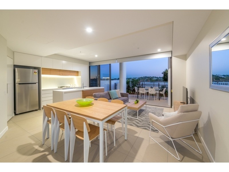2006/37D  Harbour Road, Hamilton QLD 4007