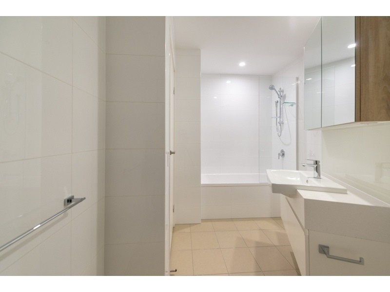 2006/37D  Harbour Road, Hamilton QLD 4007