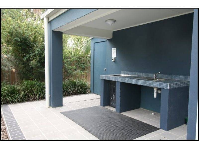 1/170 Whiting Street, Labrador QLD 4215