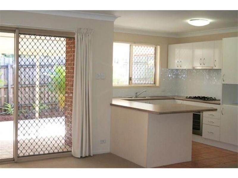 2/27 Fenton St, Fairfield QLD 4103