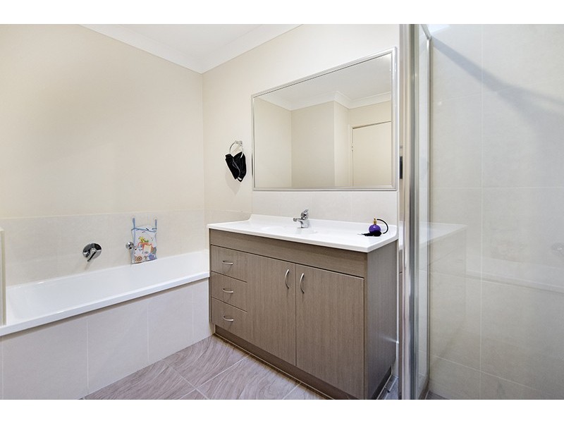 15/2 Weir Drive, Upper Coomera QLD 4209