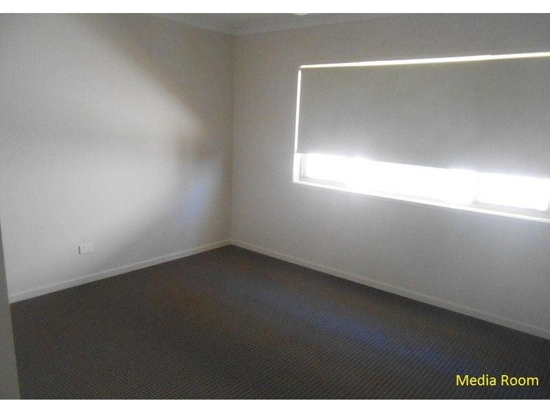 18 Berkshire Place, Heathwood QLD 4110