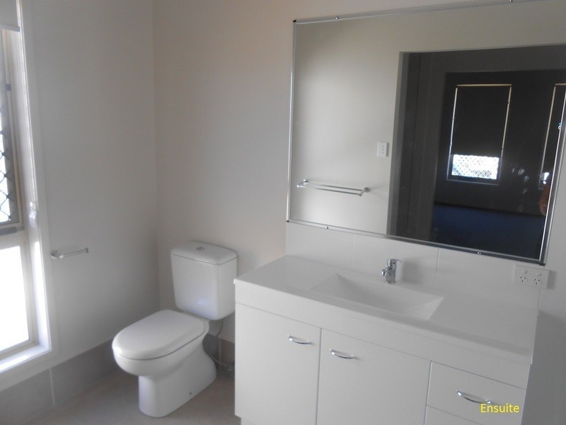 18 Berkshire Place, Heathwood QLD 4110