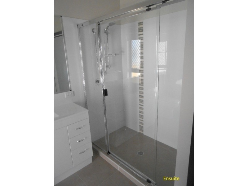 18 Berkshire Place, Heathwood QLD 4110