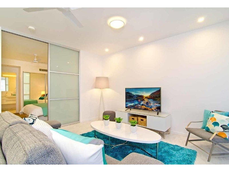 17 bath Street, Labrador QLD 4215