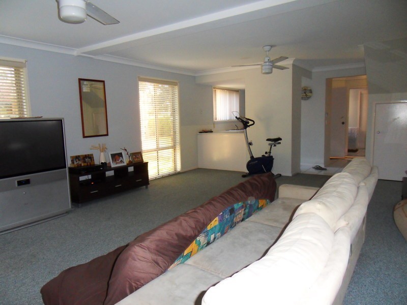 Large townhouse for sale @/11 waterford court, Bundall QLD 4217