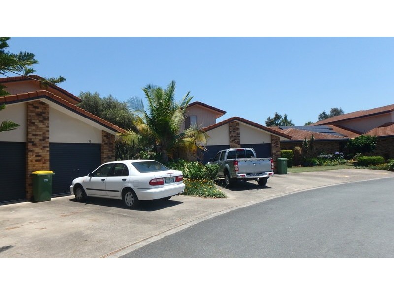 townhouse @ 11 waterford court, Bundall QLD 4217