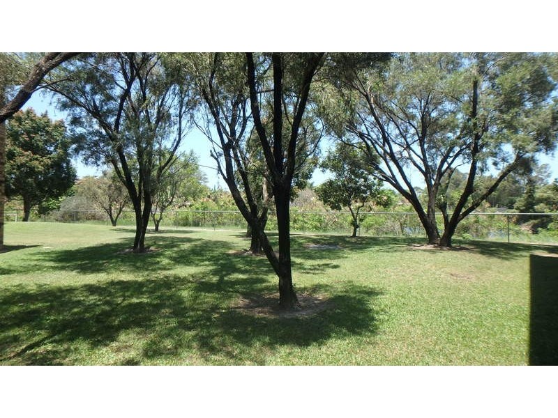 townhouse @ 11 waterford court, Bundall QLD 4217