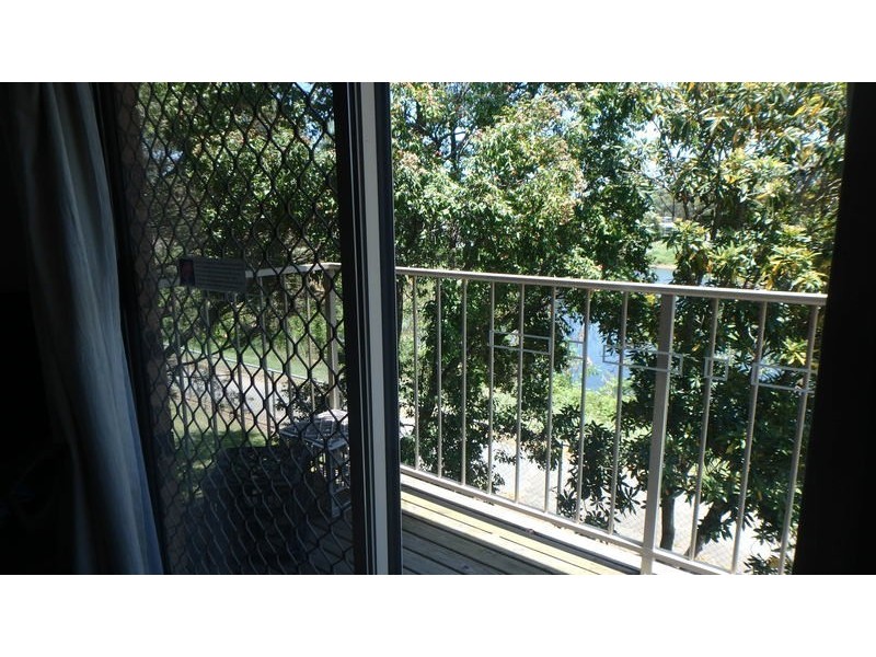 townhouse @ 11 waterford court, Bundall QLD 4217