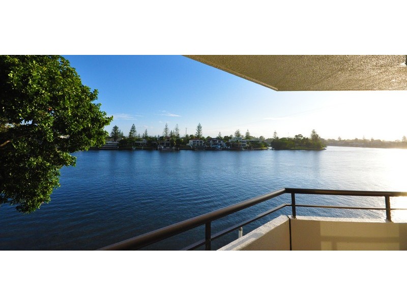 11/1  PENINSULAR DRIVE, Surfers Paradise QLD 4217