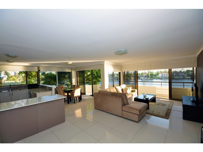 11/1  PENINSULAR DRIVE, Surfers Paradise QLD 4217