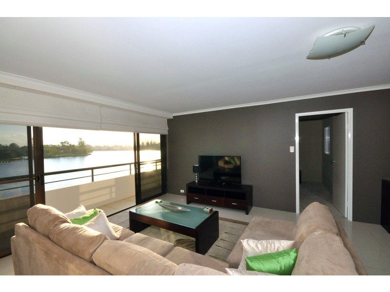 11/1  PENINSULAR DRIVE, Surfers Paradise QLD 4217